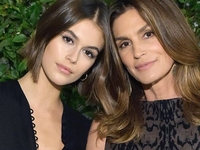 Как сестры: Кайя Гербер с матерью Синди Кроуфорд в безупречных парных образах