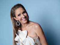 Спустя три месяца после родов: Катя Осадчая похвасталась фигурой в купальнике