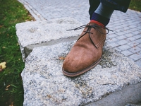 Как почистить замшевую обувь