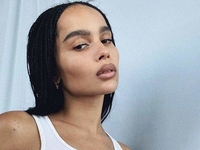 Как выглядит идеальный расслабленный образ на каждый день: модный пример от Зои Кравиц