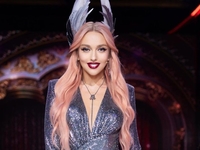 Оля Полякова в экстремальном мини похвастались стройными ножками: фото