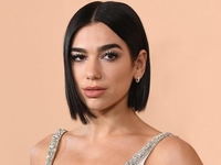 Самый стильный пуховик этой зимы: показывает Дуа Липа