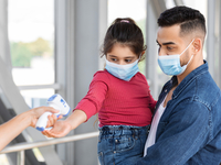 Штамм коронавируса «Омикрон»: чем опасен и где уже обнаружили