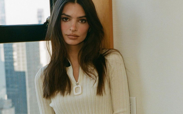 Эту шапку зимой 2022 будут носить все: показывает Эмили Ратаковски