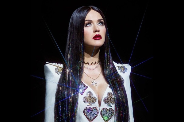 В стиле Элвиса Пресли: Кэти Перри кардинально сменила имидж