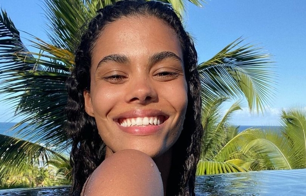 Джинсы, которые делают любую фигуру безупречной: показывает Тина Кунаки