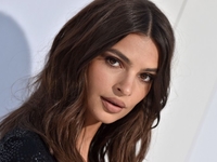 Самый модный длинный кардиган для уютной зимы: показывает Эмили Ратаковски