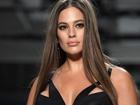 Беременная двойней Эшли Грэм показала себя полностью обнаженной