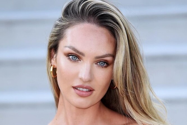 Максимум тела: модель Кэндис Свейнпол снялась в соблазнительной фотосессии для своего бренда