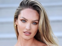 Максимум тела: модель Кэндис Свейнпол снялась в соблазнительной фотосессии для своего бренда