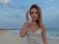 Леся Никитюк в экстремально коротком платье восхитила поклонников: фото