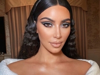 Вместо «голого» — «глухое» кружево: Ким Кардашьян получила премию «Икона моды»