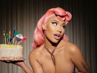 Ники Минаж снялась полностью обнаженной: фото