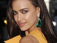 Самый модный пуховик этой зимы: показывает Ирина Шейк