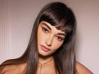 С чем носить самый модный головной убор зимы 2022: пример Жизель Оливейры