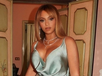 Бейонсе поделилась редкими снимками с дочками