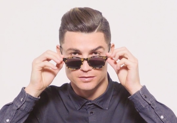 Криштиану Роналду снялся в мокрой фотосессии в одних шортах: фото